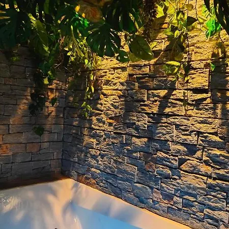 Jungle Jacuzzi Prive Evasion En Amoureux דירה קאן