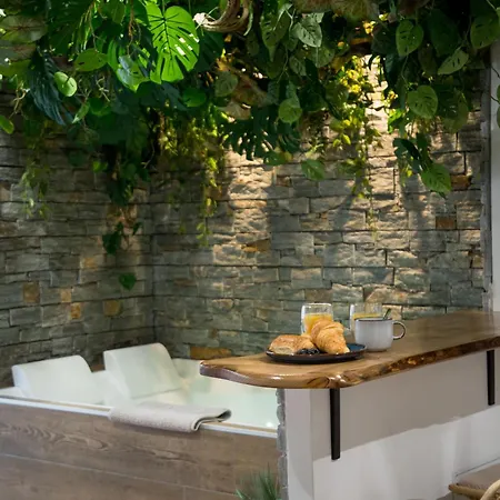 Jungle Jacuzzi Prive Evasion En Amoureux Cannes