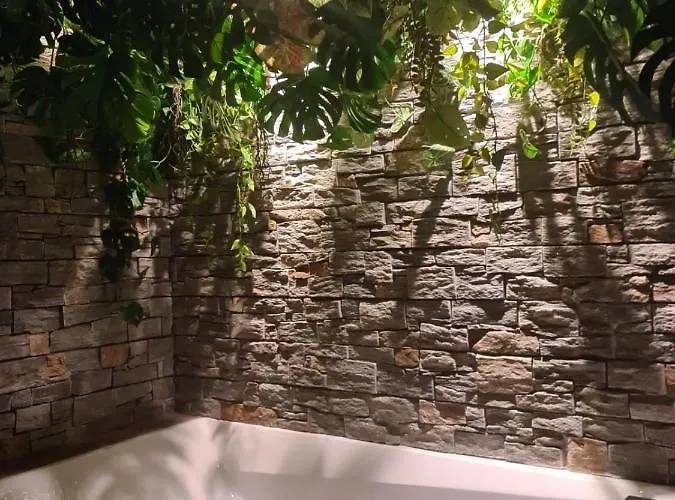 Jungle Jacuzzi Prive Evasion En Amoureux Cannes